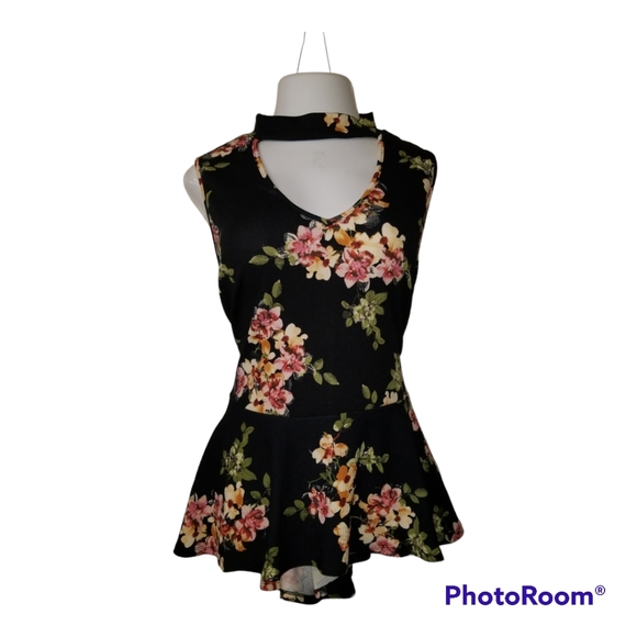 Plus size sleeveless peplum top - Picture 5 of 5